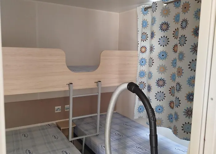 Mobil Dans 3 Etoiles مكان تخييم Saint-Papoul